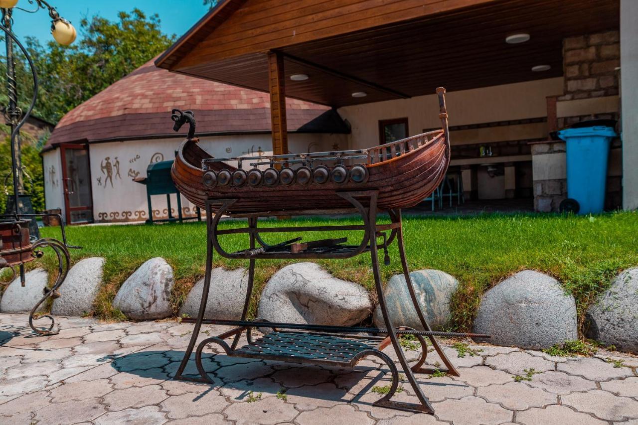 Gоlden Dragon Villa Hotel Бишкек Экстерьер фото