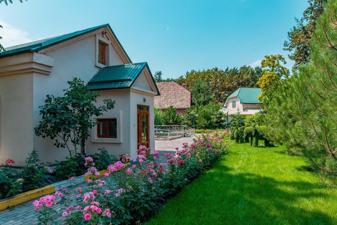 Gоlden Dragon Villa Hotel Бишкек Экстерьер фото